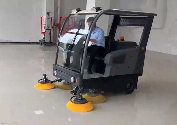 電動(dòng)掃地車(chē)廠家哪家好??jī)r(jià)格怎么樣